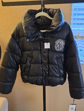 DKNY Womens Black Puffer Jacket with Logo Patch